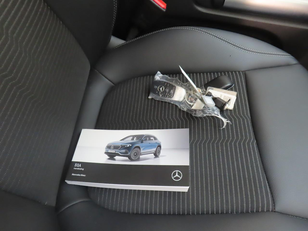 Foto 16 van Mercedes EQA