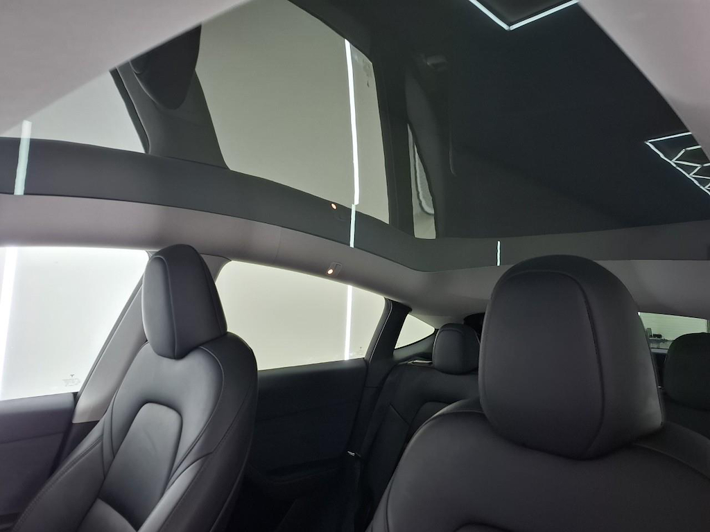 Foto 18 van Tesla Model Y