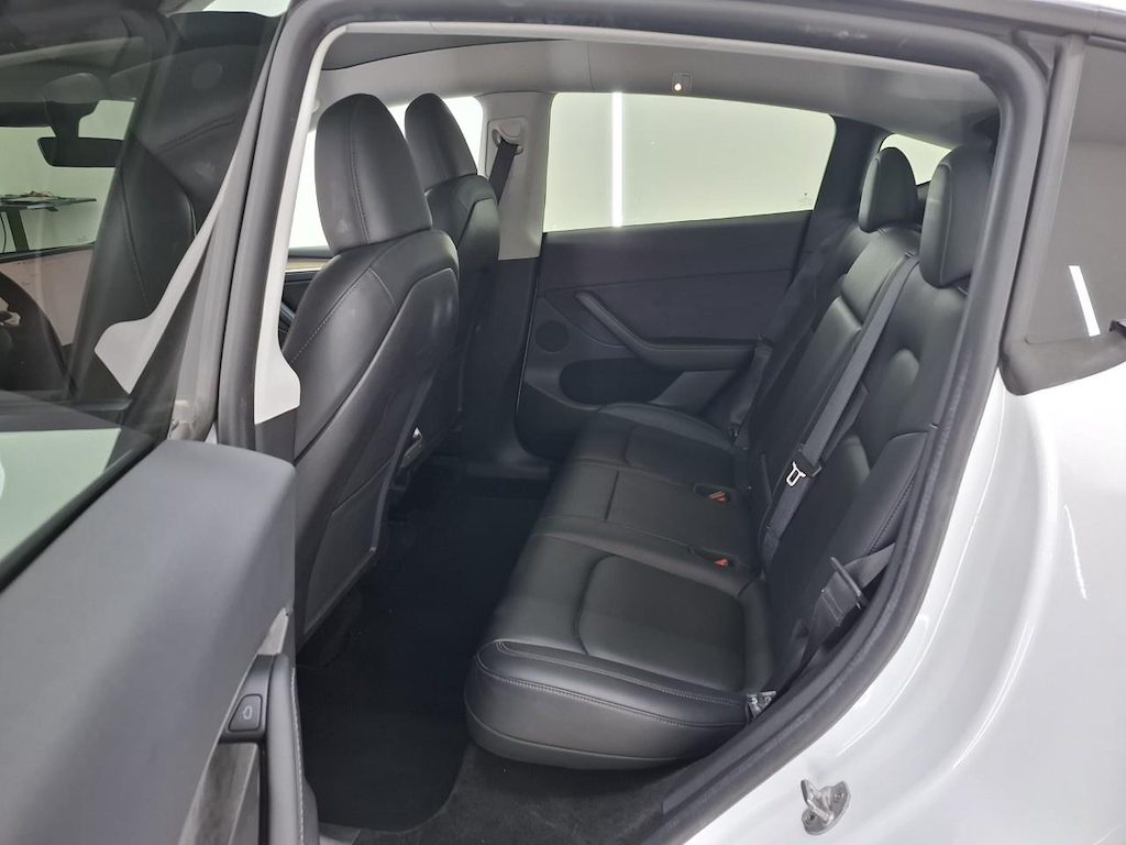 Foto 10 van Tesla Model Y