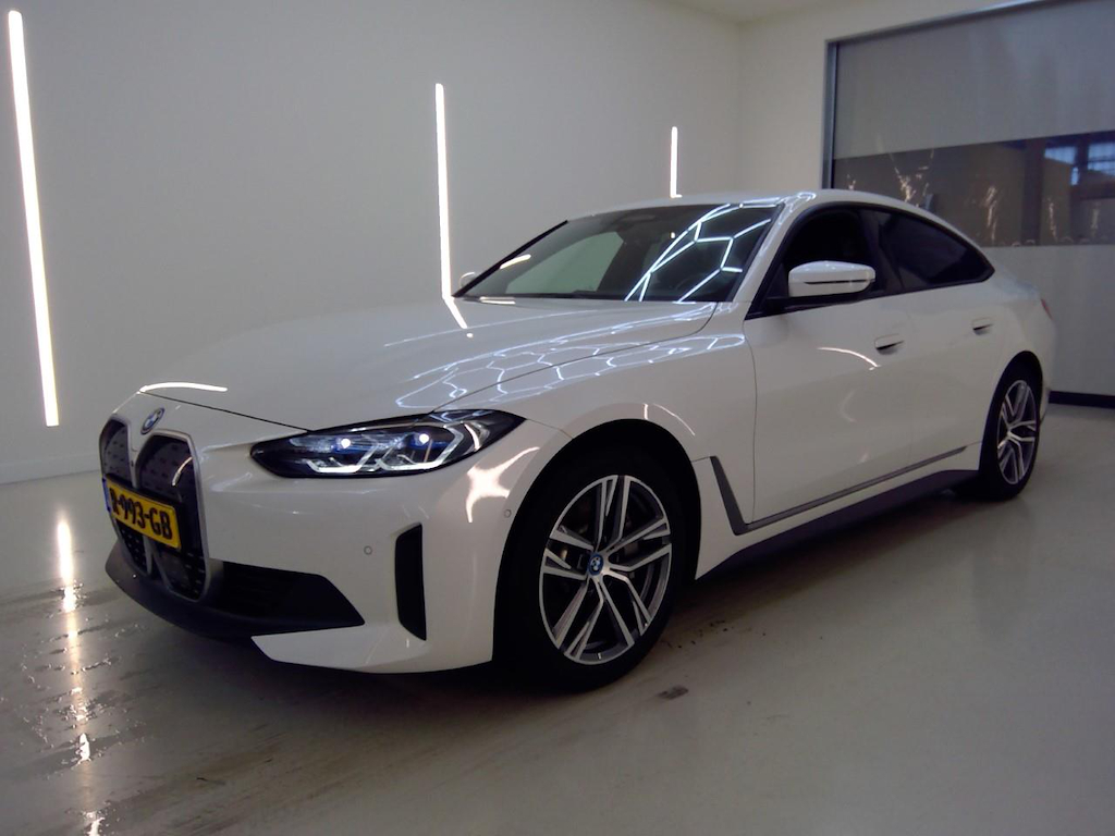 Photo 2 of BMW i4