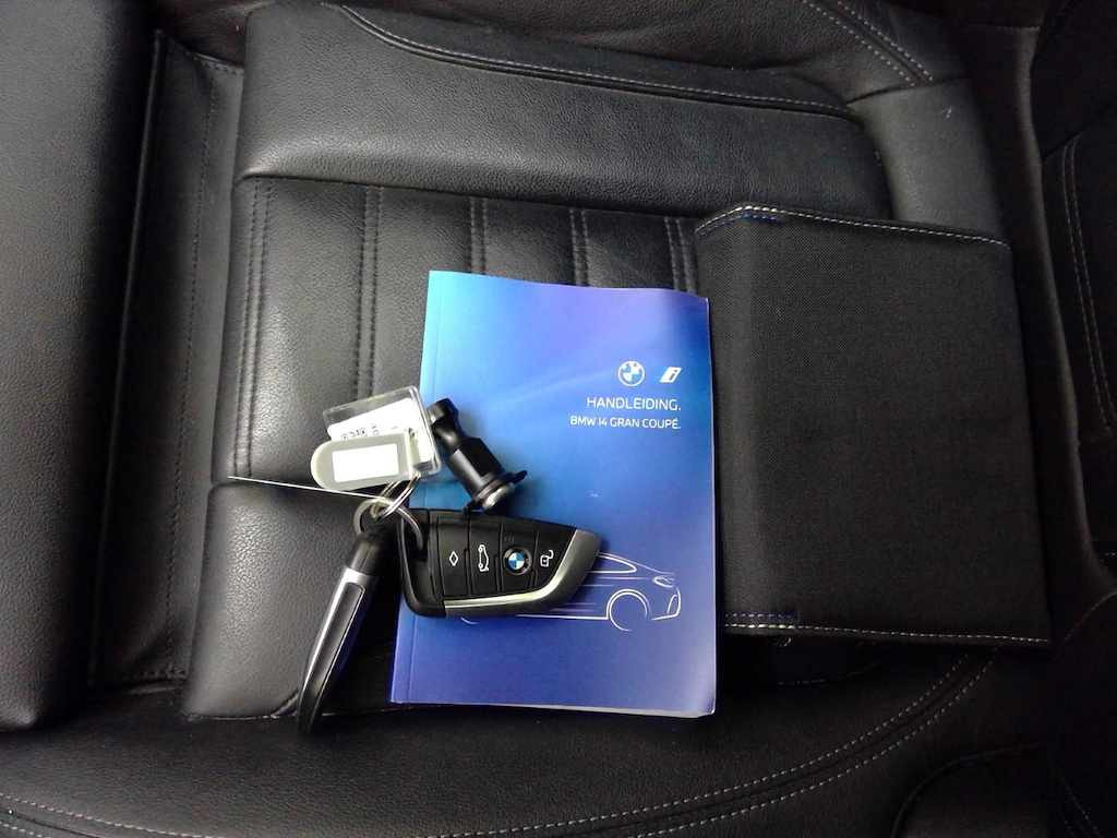 Photo 12 of BMW i4
