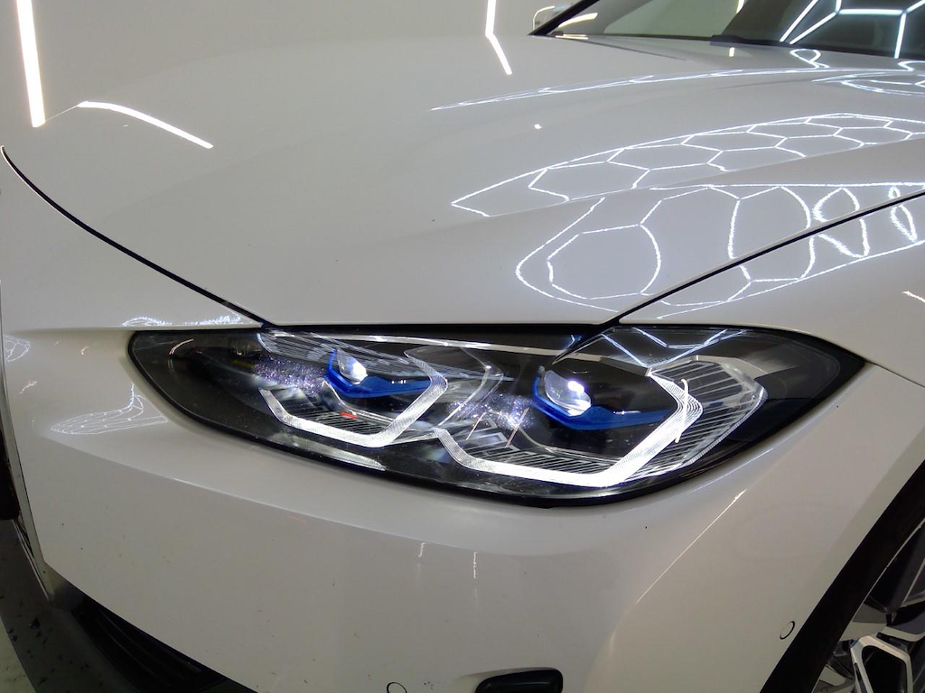Photo 15 of BMW i4