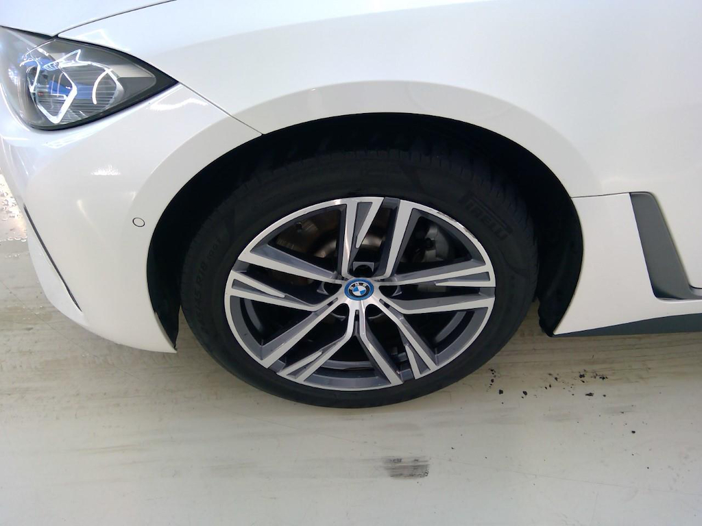Photo 20 of BMW i4