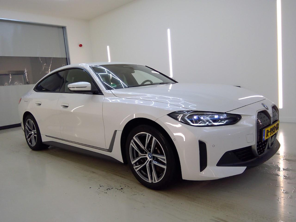 Photo 6 of BMW i4