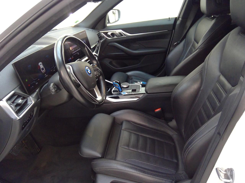 Photo 7 of BMW i4