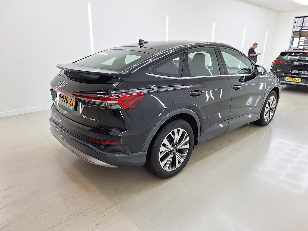 Foto 4 van Audi Q4 Sportback e-tron