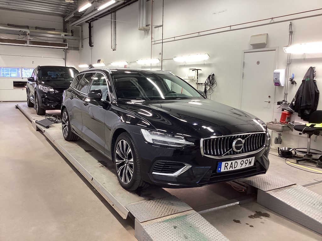 Volvo V60 Recharge T6 399hk AWD Core Edition Läder Drag *Potential error in the inspection date*
