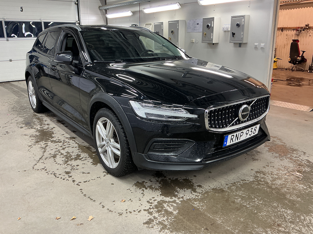 Volvo V60 Cross Count Cross Country B4 197hk AWD Core Drag