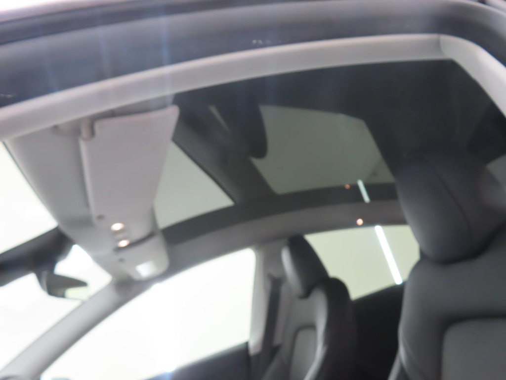 Foto 23 van Tesla Model Y
