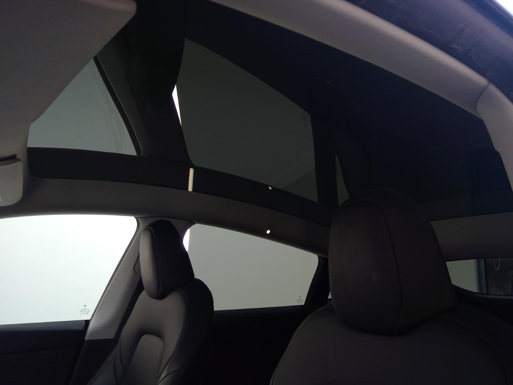 Foto 18 van Tesla Model Y