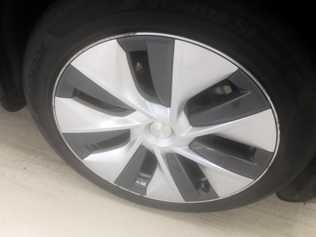 Foto 32 van Tesla Model Y