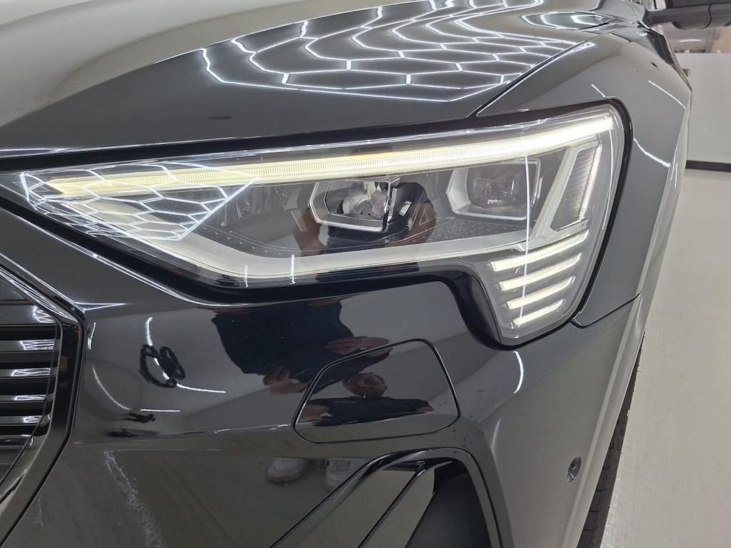 Foto 22 van Audi e-tron