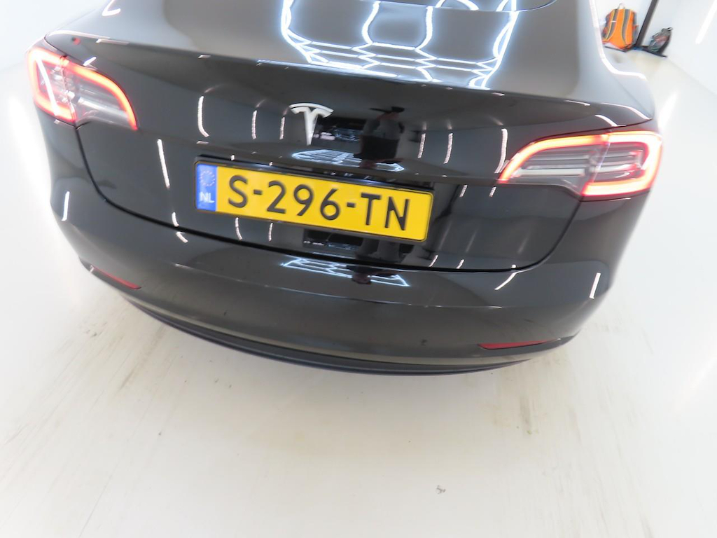 Foto 32 van Tesla Model 3