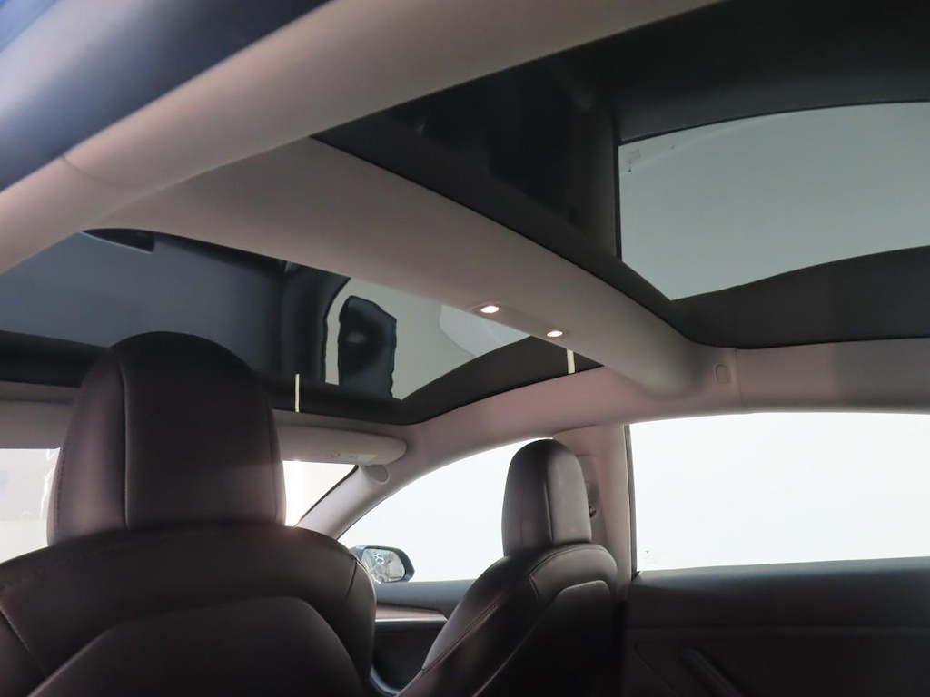 Foto 20 van Tesla Model 3