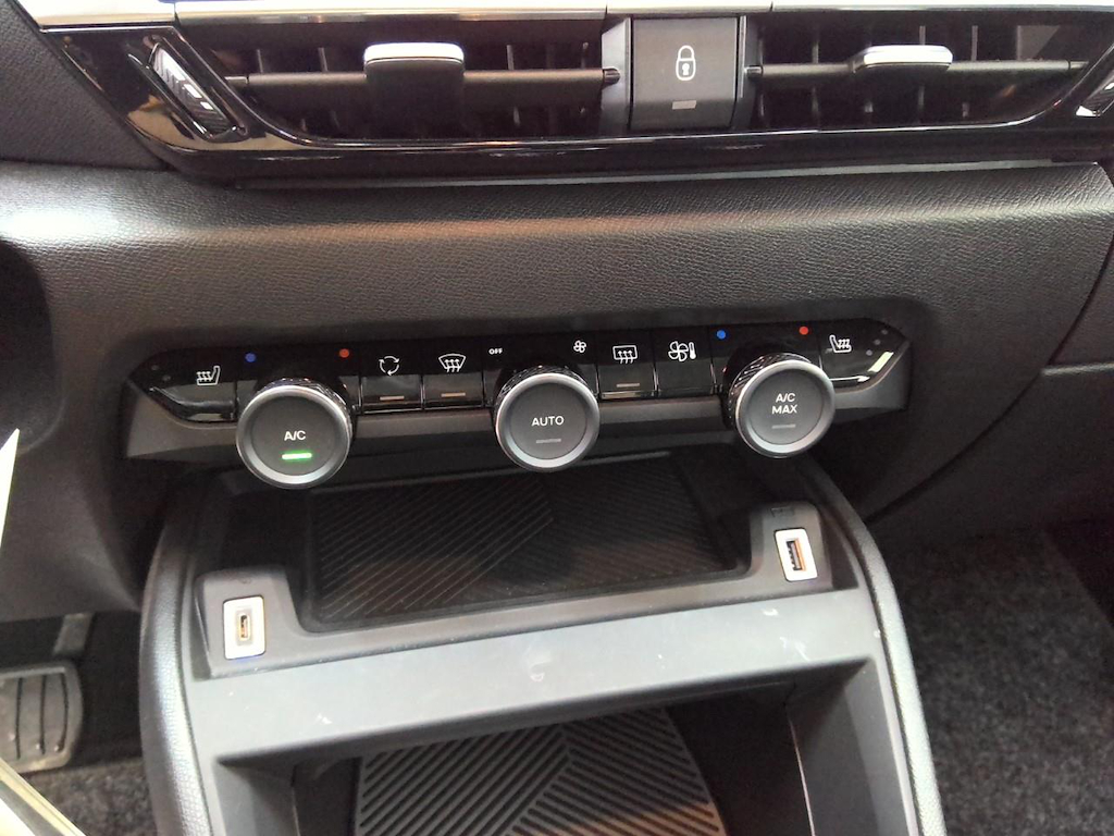 Foto 18 van Citroën ë-C4 X