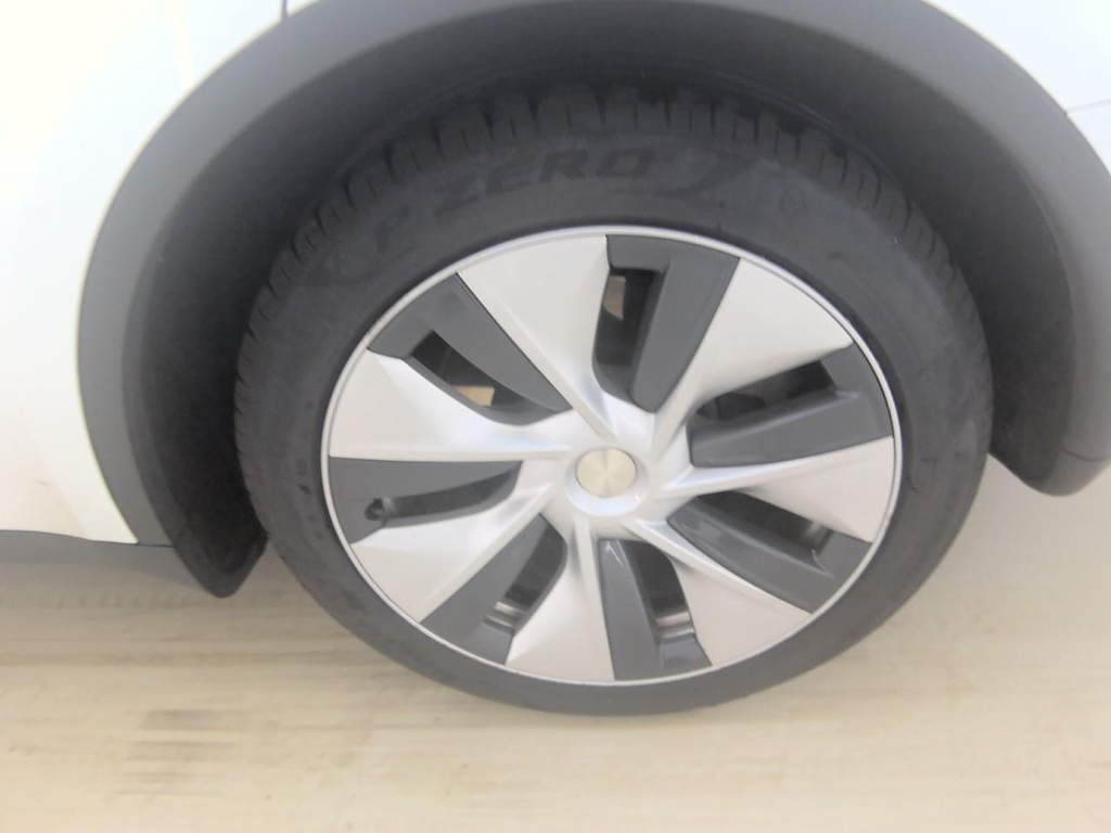 Foto 12 van Tesla Model Y