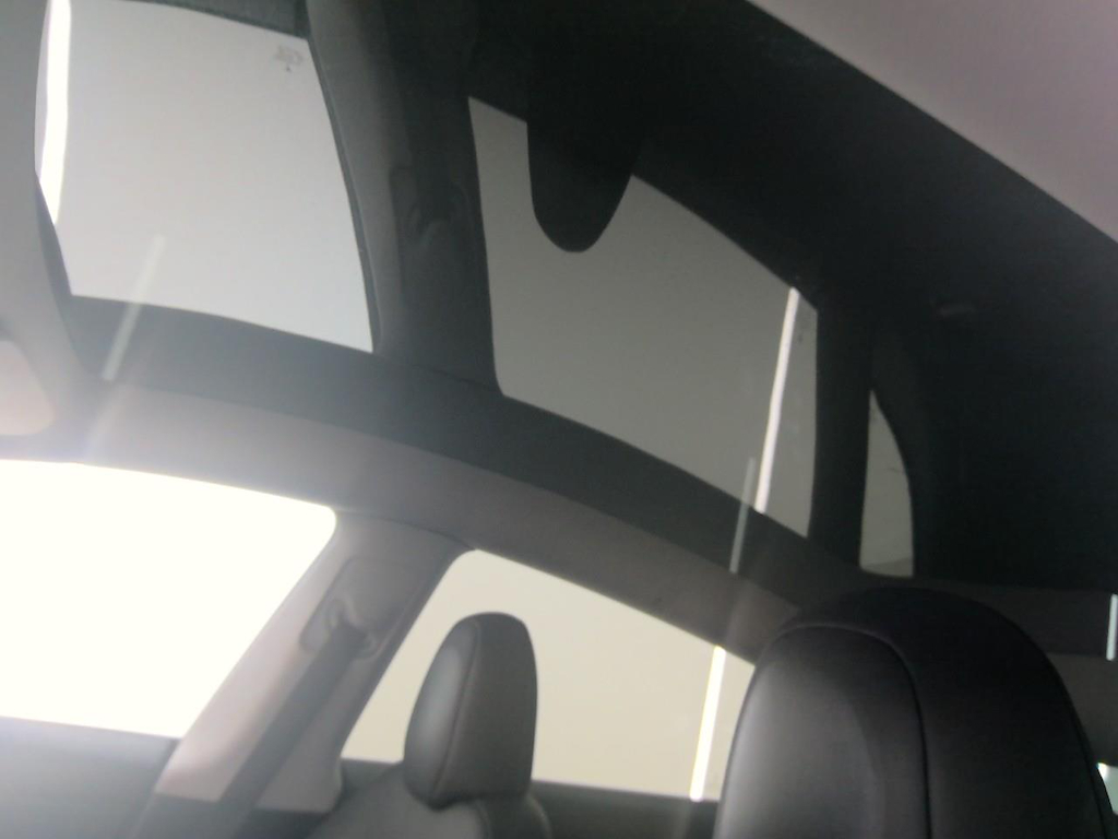 Foto 17 van Tesla Model Y