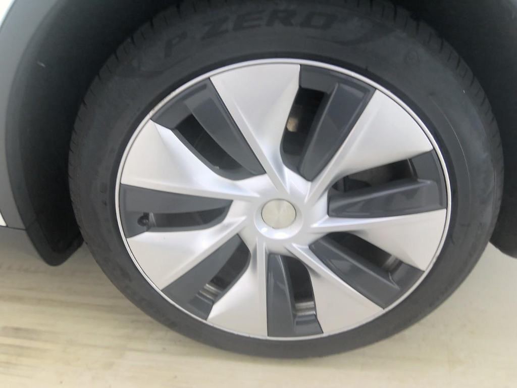 Foto 26 van Tesla Model Y