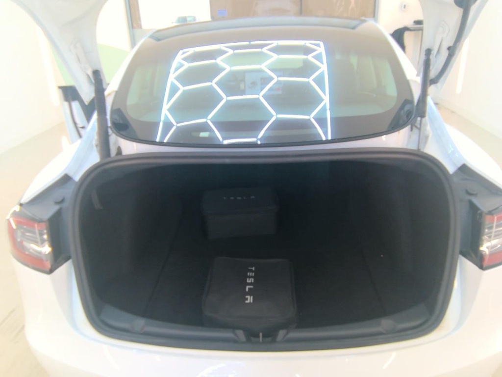 Foto 9 van Tesla Model 3