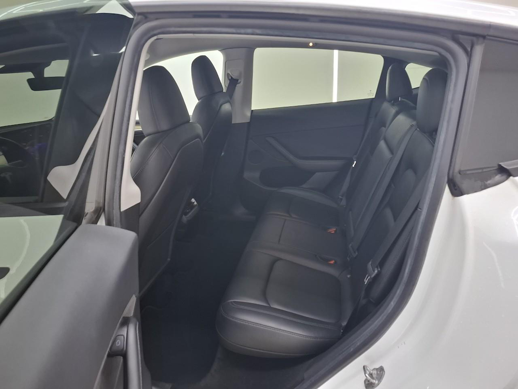 Foto 10 van Tesla Model Y