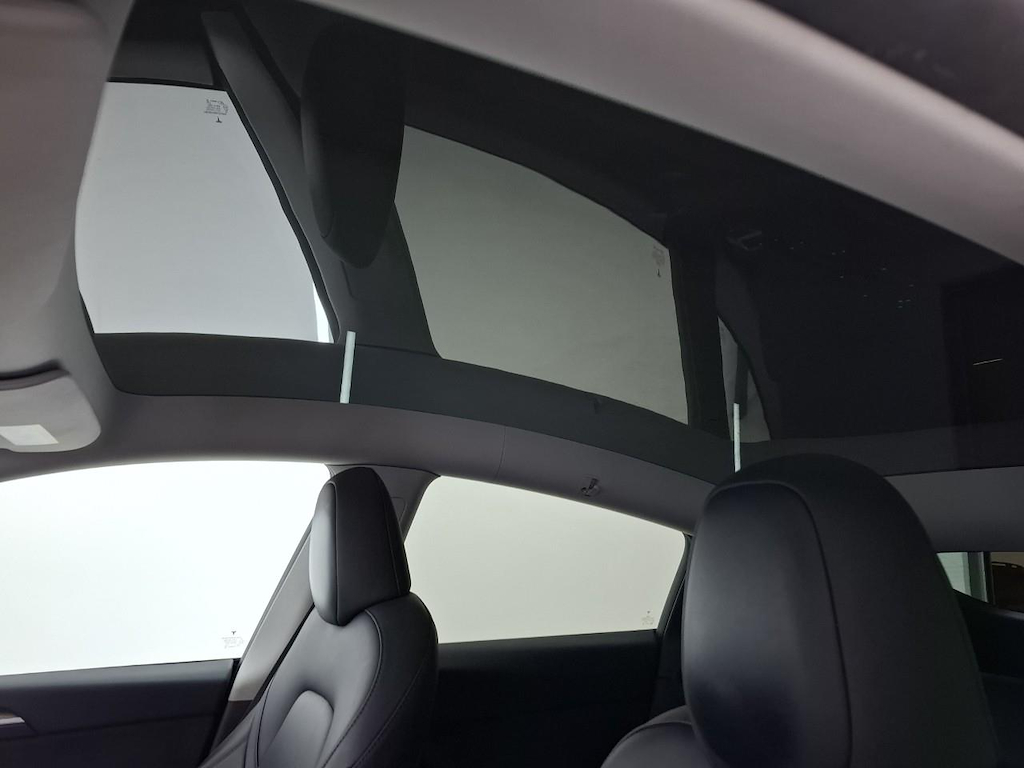 Foto 15 van Tesla Model Y