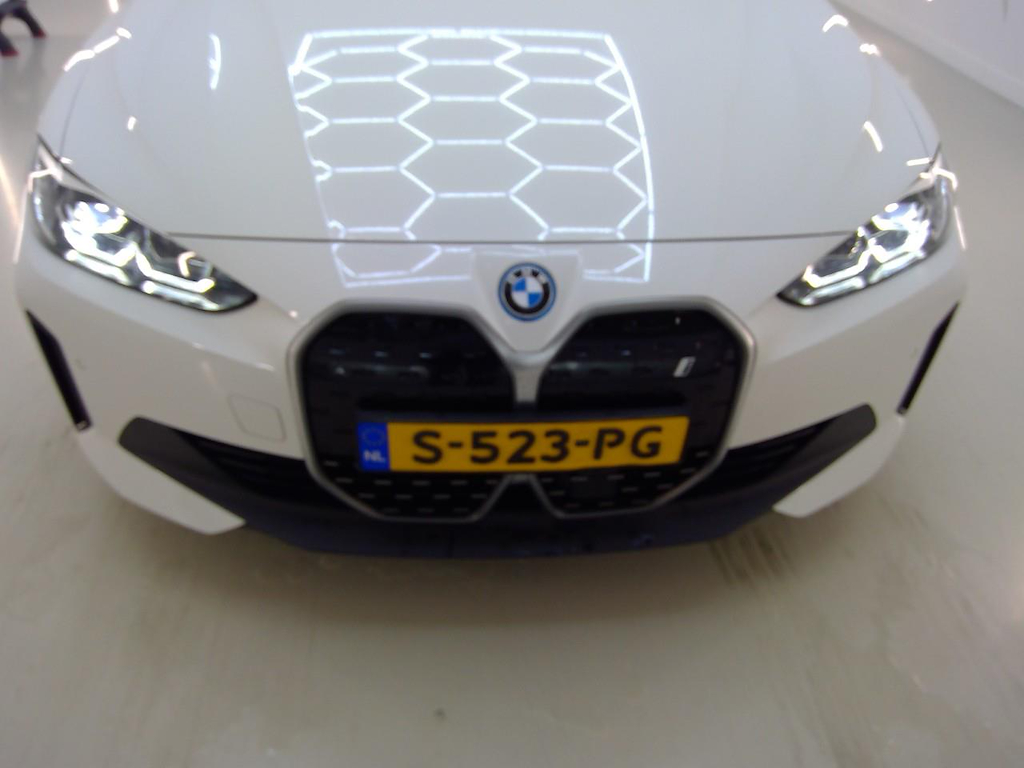 Foto 21 van BMW i4