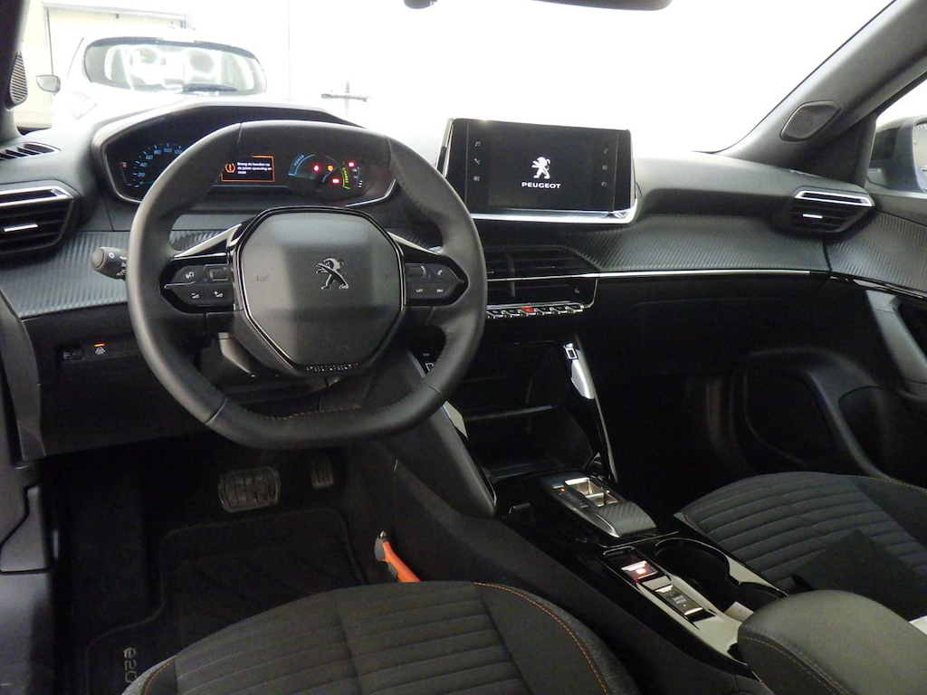 Foto 4 van Peugeot E-2008