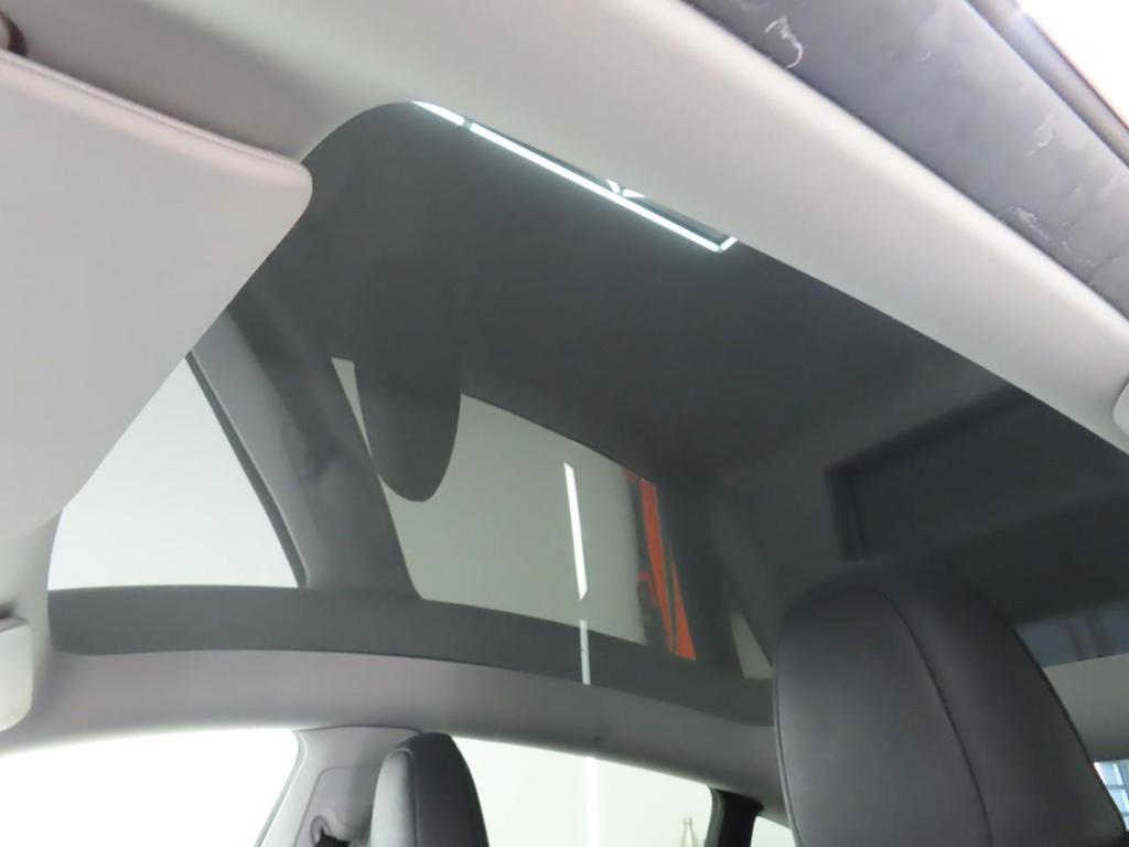 Foto 14 van Tesla Model Y