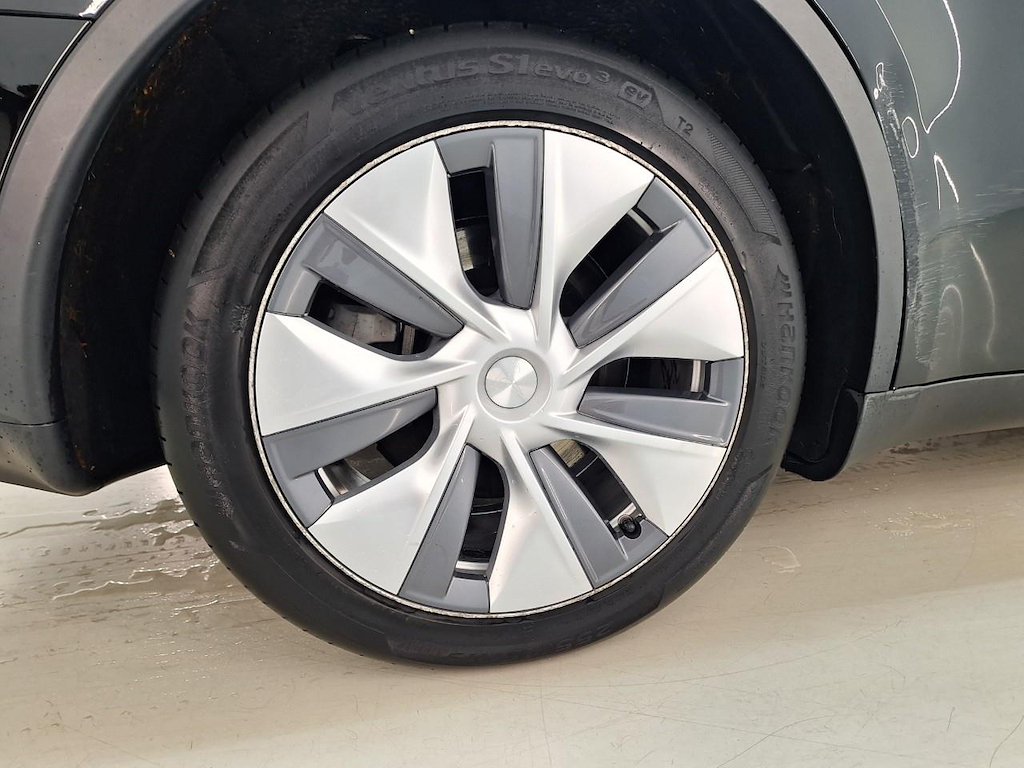 Foto 10 van Tesla Model Y