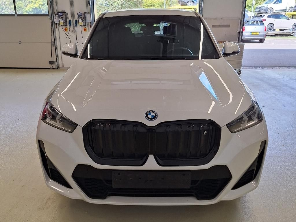 BMW IX1 67KWH XDRIVE30 (200KW) 4WD 313CV GPS, PDC, Model M Sport Pack, Comfort - Premium & Travel Pack, Panor
