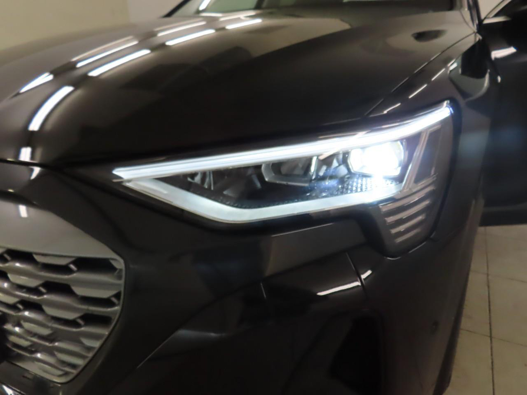Foto 14 van Audi Q8 e-tron