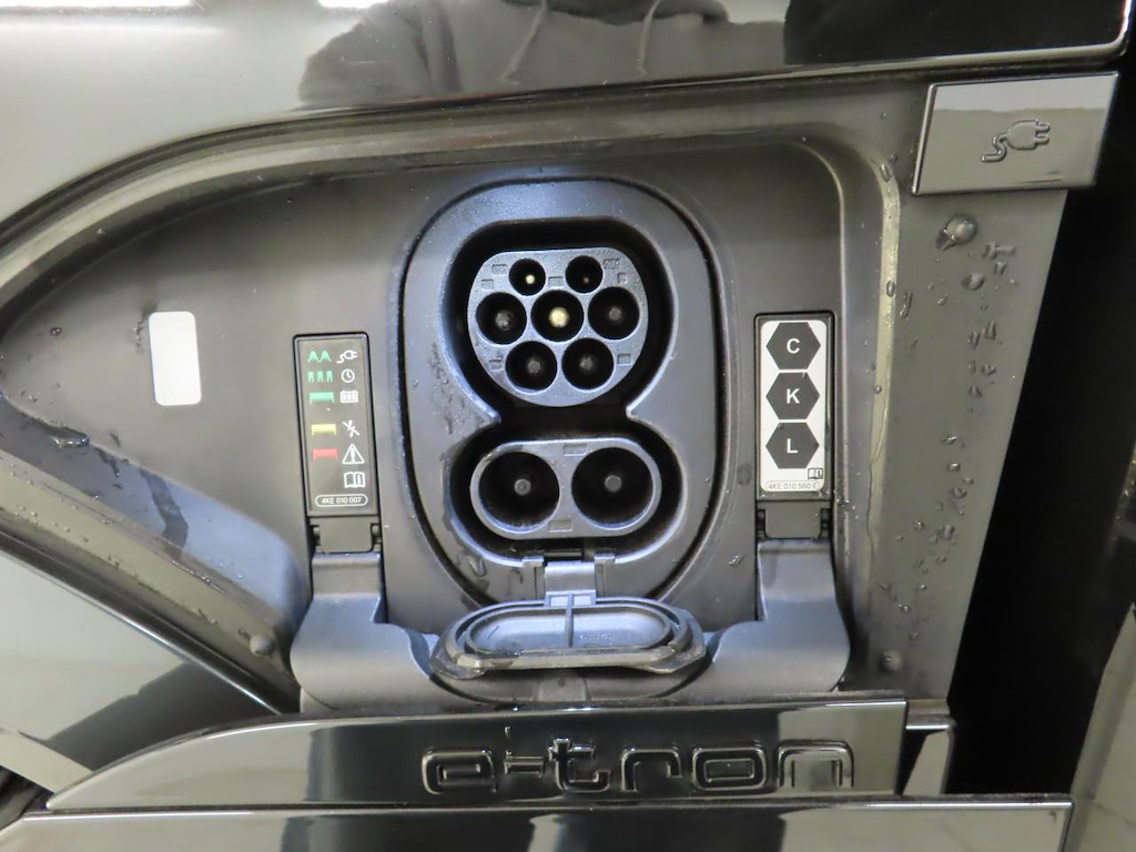 Foto 15 van Audi Q8 e-tron