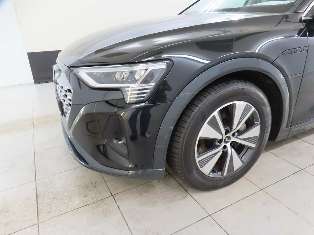 Foto 18 van Audi Q8 e-tron