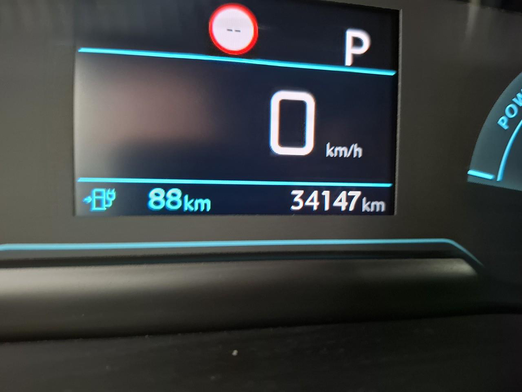 Foto 7 van Peugeot E-2008