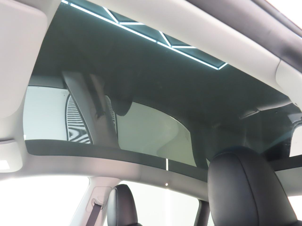 Foto 16 van Tesla Model Y