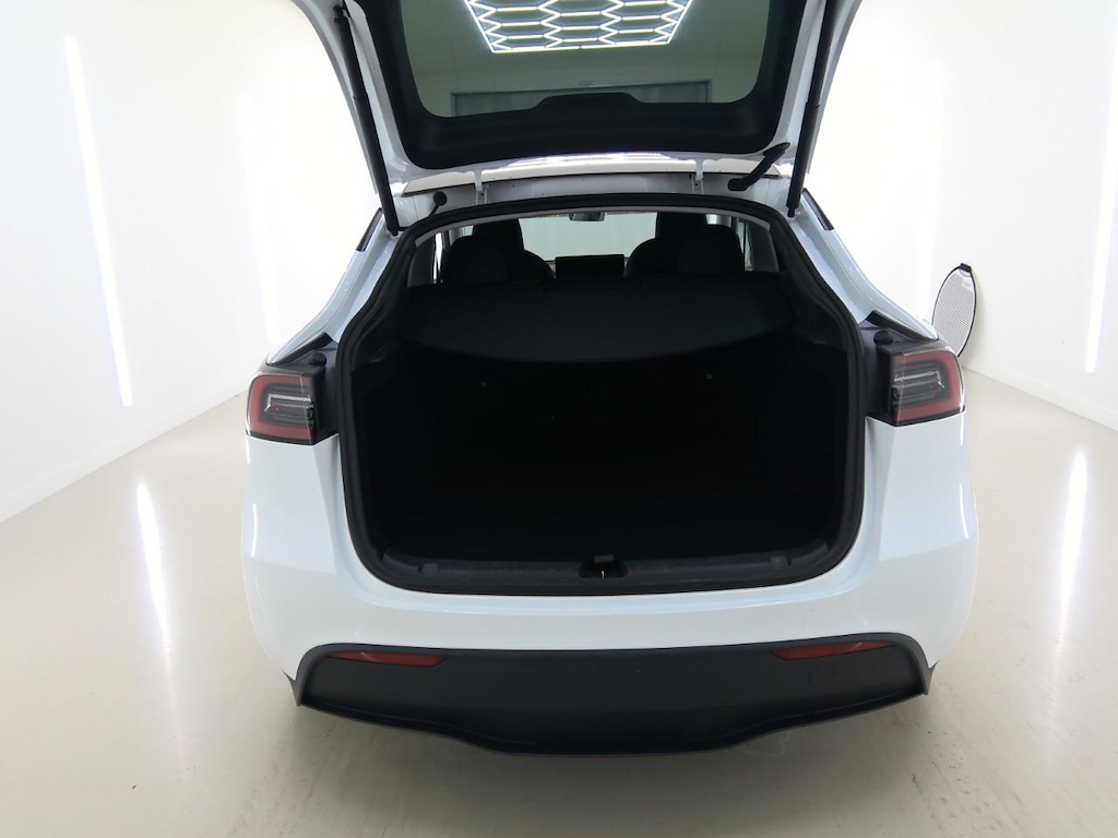 Foto 10 van Tesla Model Y