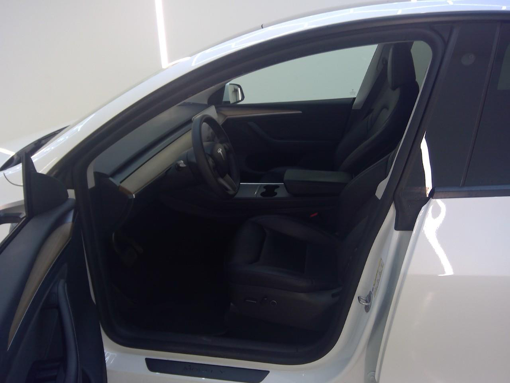 Foto 10 van Tesla Model Y