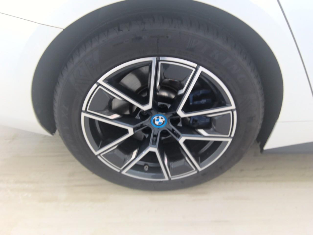 Foto 25 van BMW i4