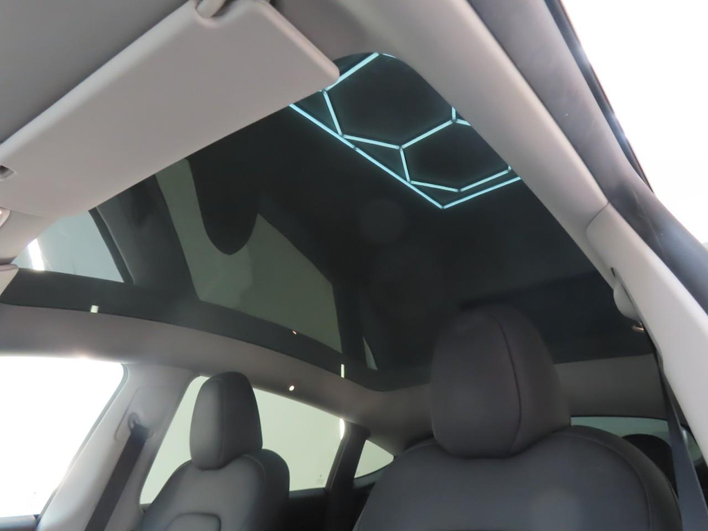 Foto 20 van Tesla Model Y