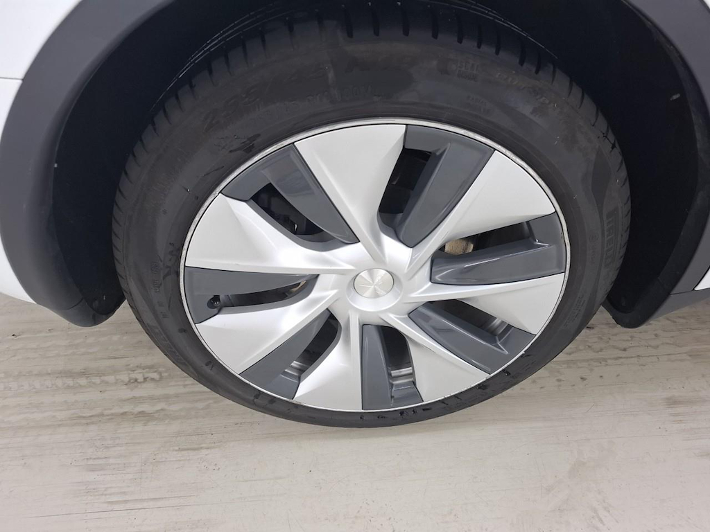 Foto 14 van Tesla Model Y