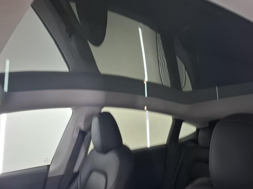 Foto 20 van Tesla Model Y