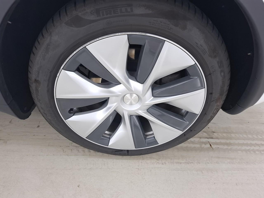 Foto 30 van Tesla Model Y