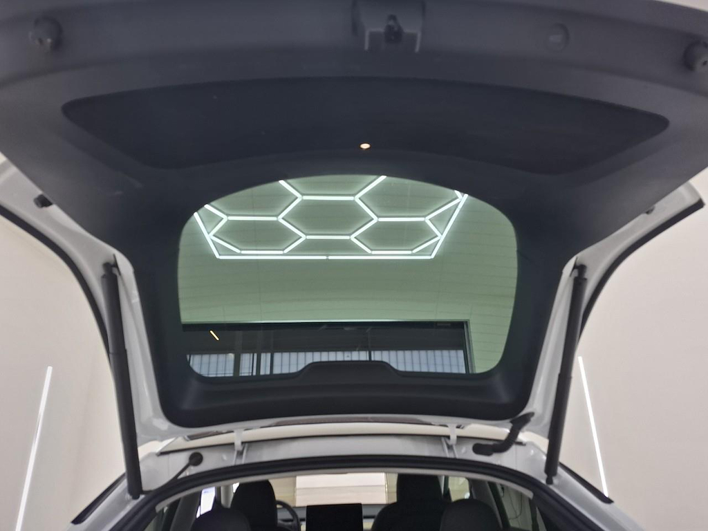 Foto 31 van Tesla Model Y