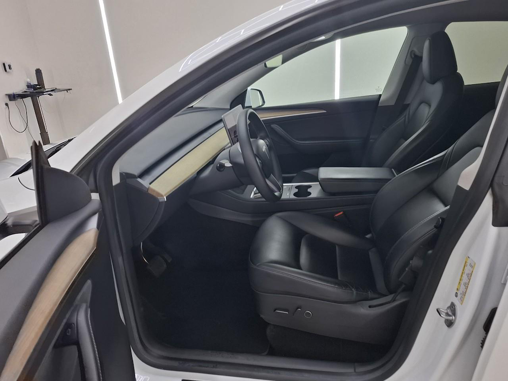 Foto 9 van Tesla Model Y