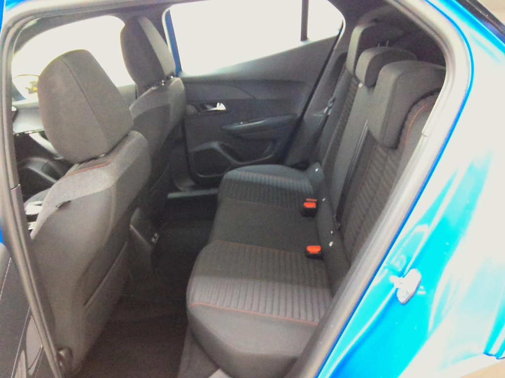 Foto 9 van Peugeot E-2008