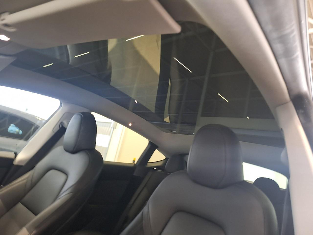 Foto 17 van Tesla Model Y
