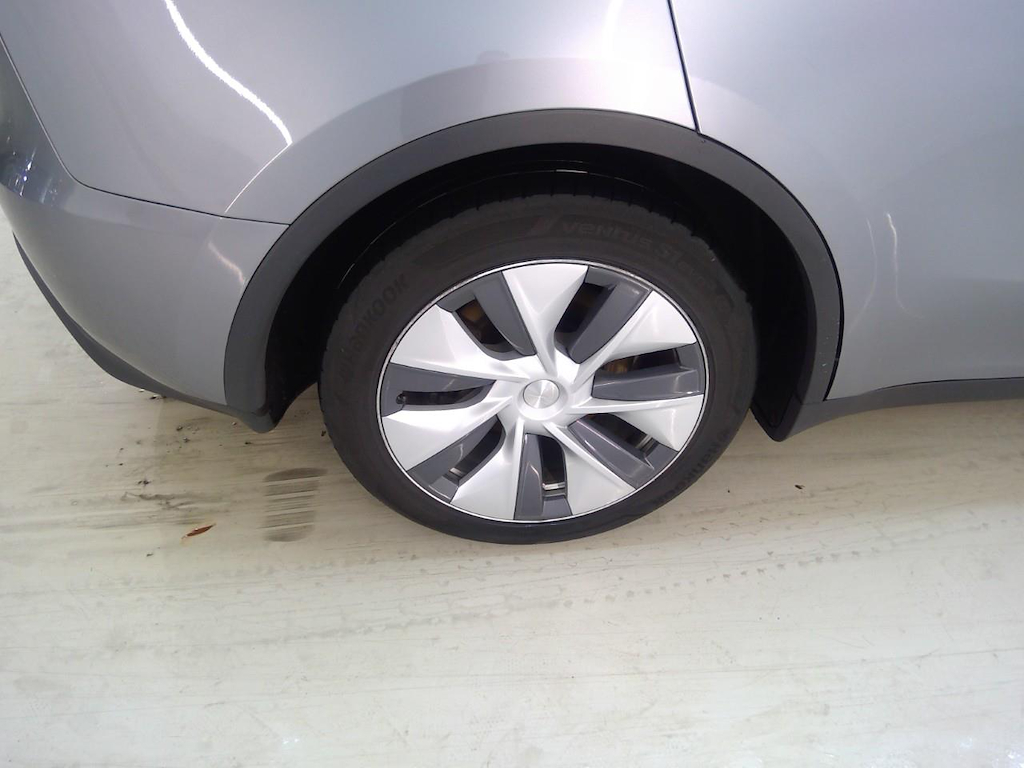 Foto 13 van Tesla Model Y