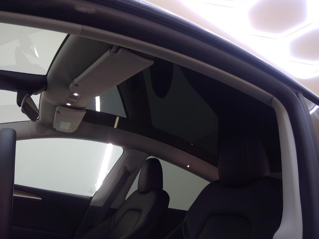 Foto 22 van Tesla Model Y