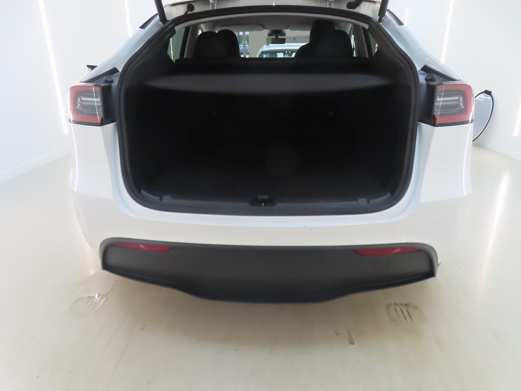 Foto 10 van Tesla Model Y