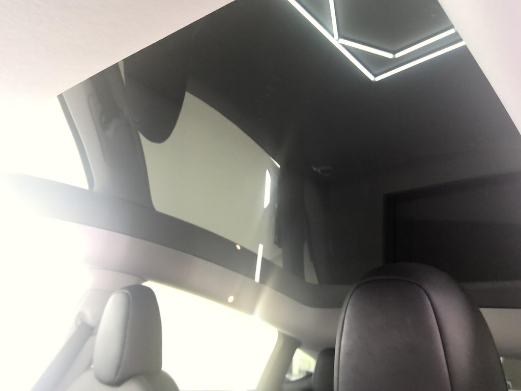 Foto 16 van Tesla Model Y